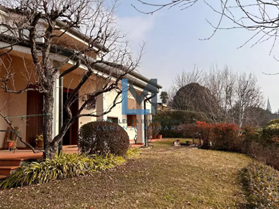 Immagine 2 di Villa in vendita  a Montebelluna