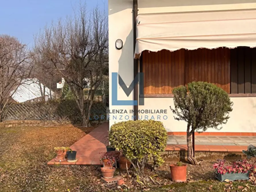 Immagine 4 di Villa in vendita  a Montebelluna