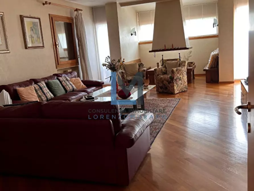 Immagine 9 di Villa in vendita  a Montebelluna