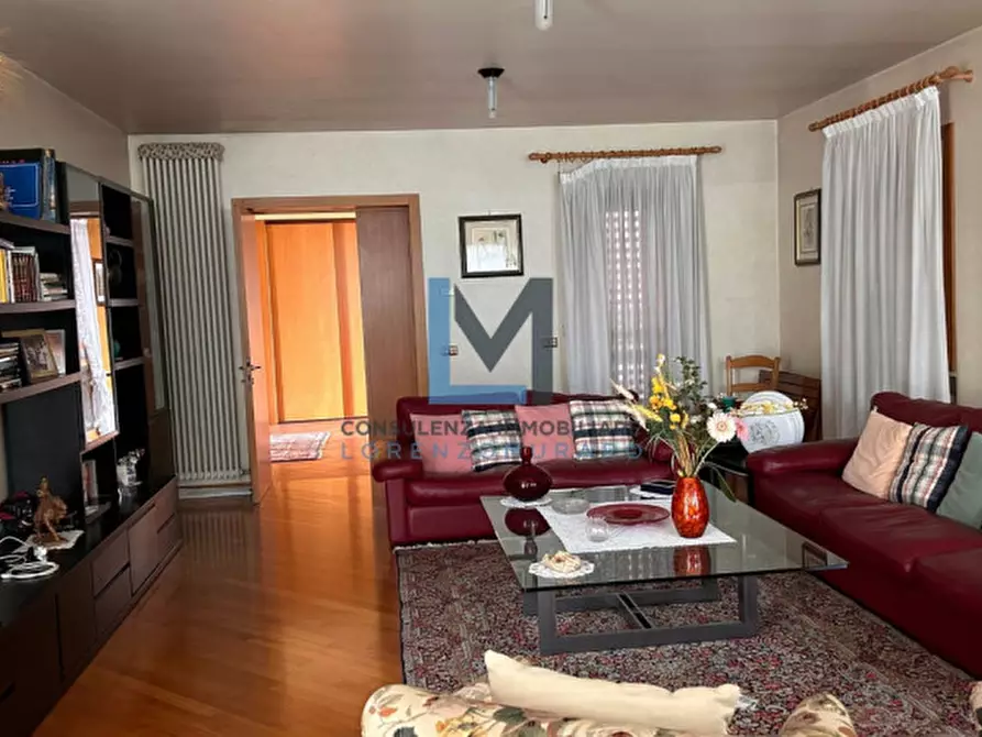 Immagine 11 di Villa in vendita  a Montebelluna