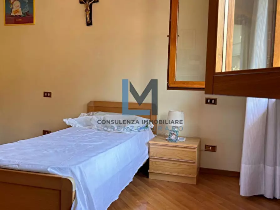 Immagine 14 di Villa in vendita  a Montebelluna