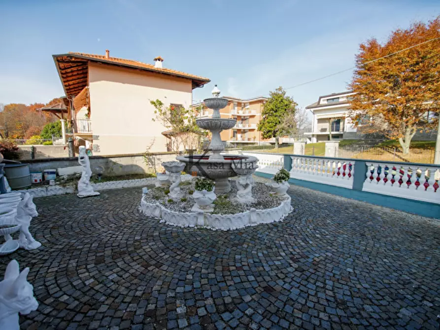 Immagine 14 di Villa in vendita  in Via Roma a San Giusto Canavese