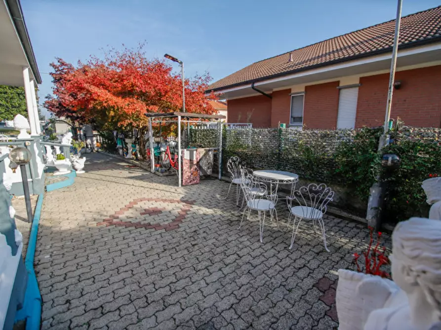 Immagine 22 di Villa in vendita  in Via Roma a San Giusto Canavese