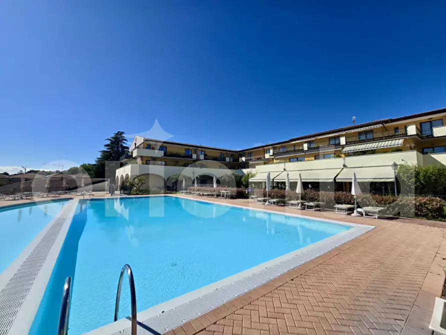 Immagine 1 di Appartamento in vendita  in Via Ri Fiochel 77 a Padenghe Sul Garda