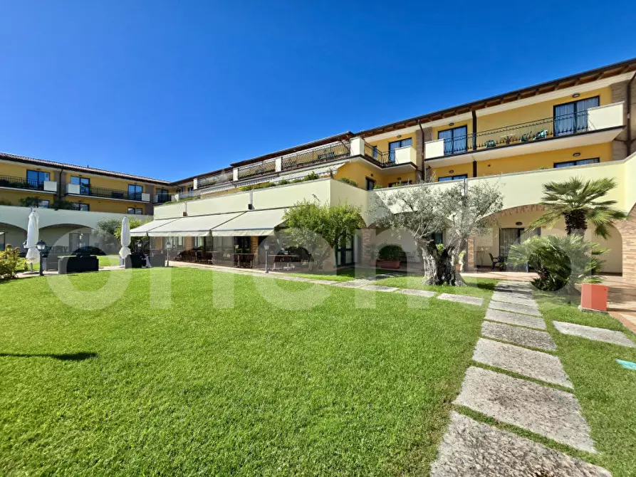 Immagine 3 di Appartamento in vendita  in Via Ri Fiochel 77 a Padenghe Sul Garda