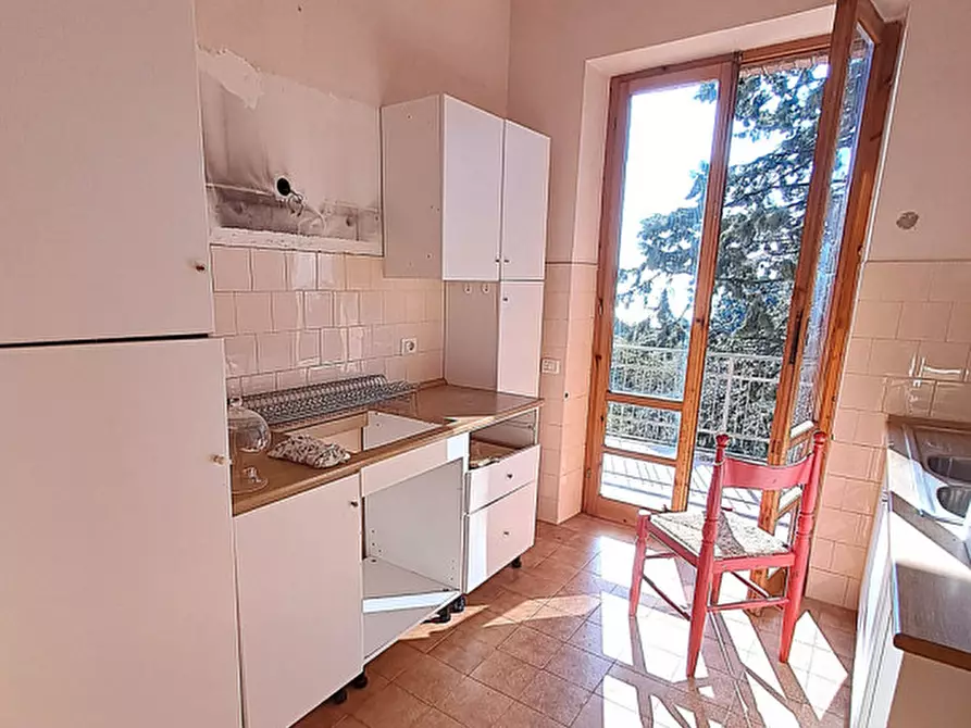 Immagine 11 di Villa in vendita  a Tuoro Sul Trasimeno