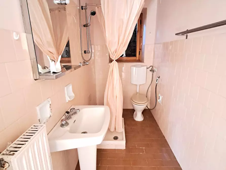 Immagine 13 di Villa in vendita  a Tuoro Sul Trasimeno