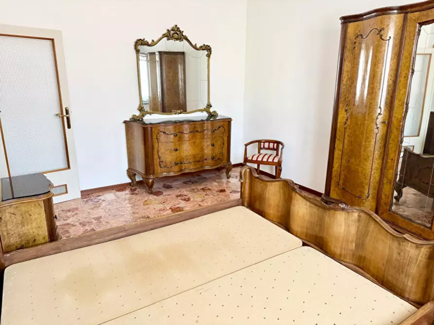 Immagine 12 di Appartamento in vendita  in VIA VOLTURNO a Parma