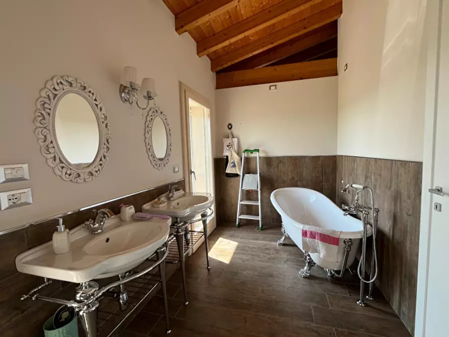 Immagine 15 di Villa in vendita  in Via Mantova Vecchia a Castiglione Delle Stiviere