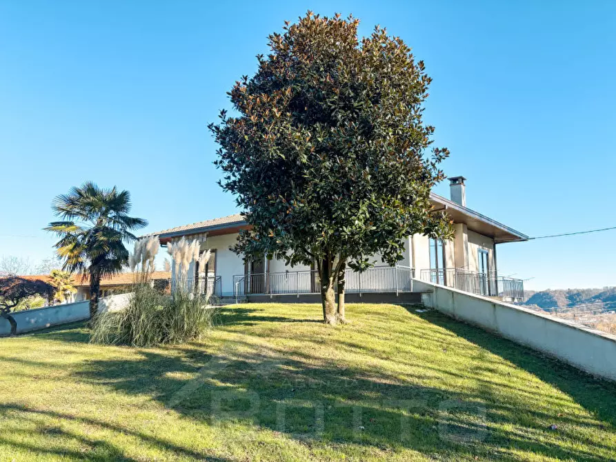 Immagine 1 di Villa in vendita  in via per gargallo 5 a Gozzano