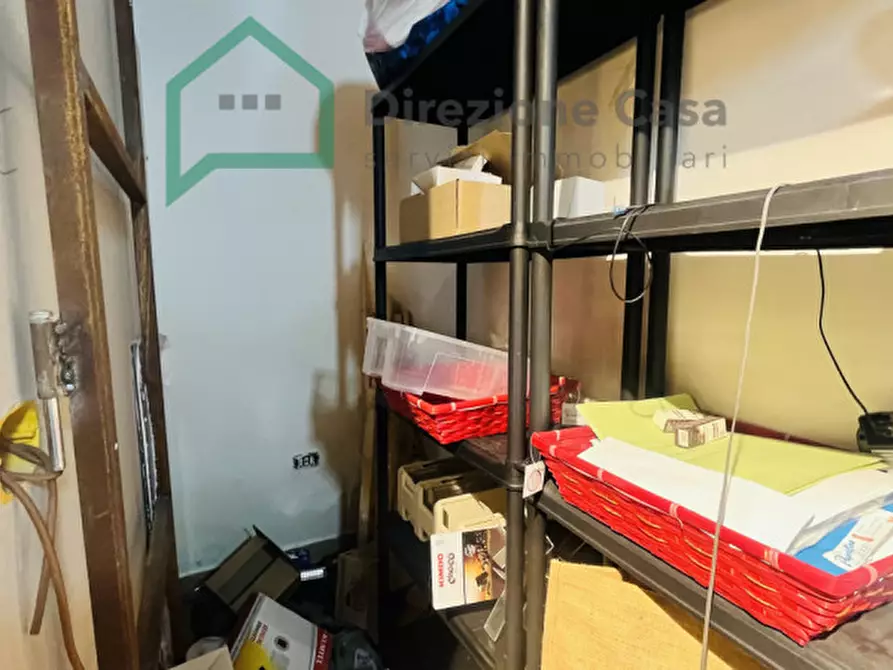 Immagine 6 di Negozio in affitto  in VIA MATERDEI a Napoli