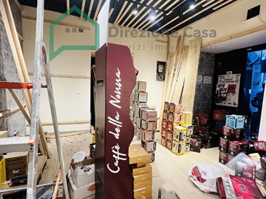 Immagine 8 di Negozio in affitto  in VIA MATERDEI a Napoli