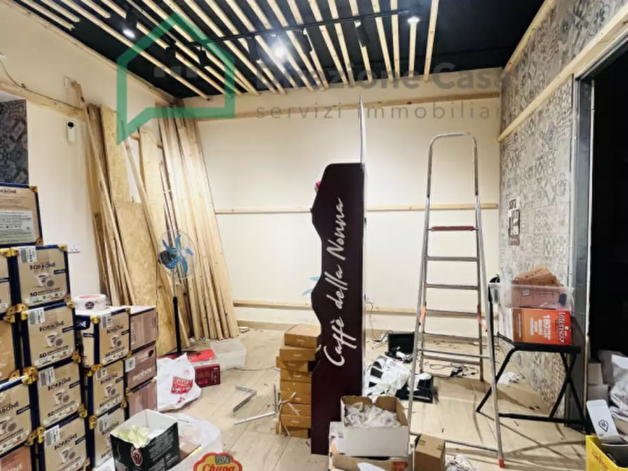 Immagine 11 di Negozio in affitto  in VIA MATERDEI a Napoli