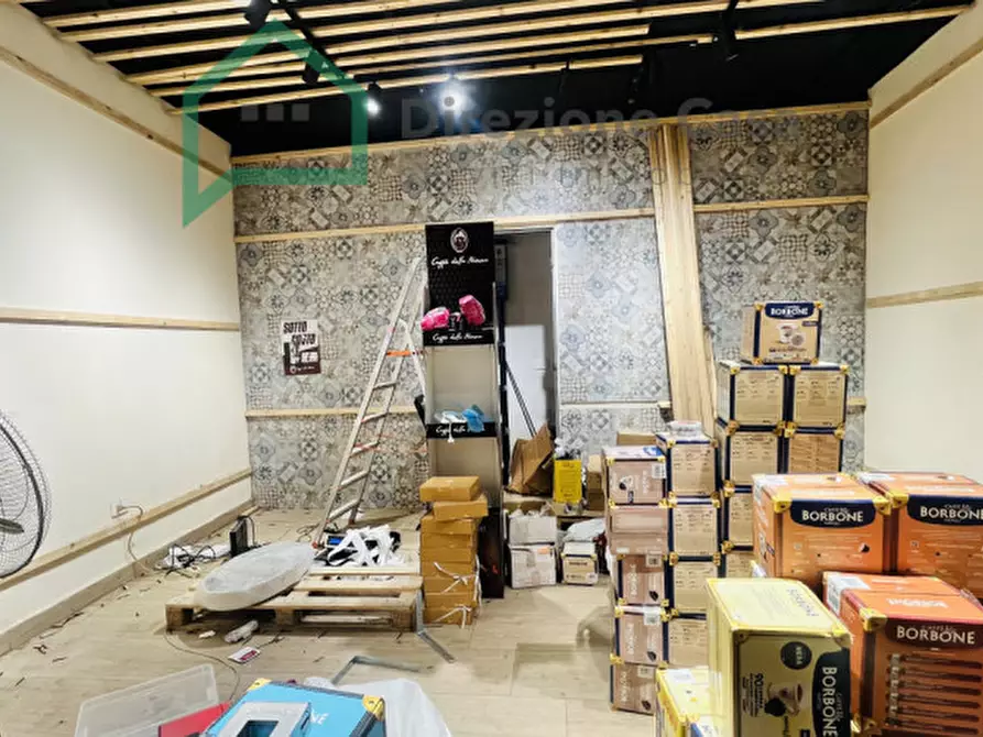 Immagine 12 di Negozio in affitto  in VIA MATERDEI a Napoli