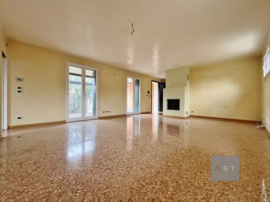 Immagine 1 di Casa trifamiliare in vendita  a Padova