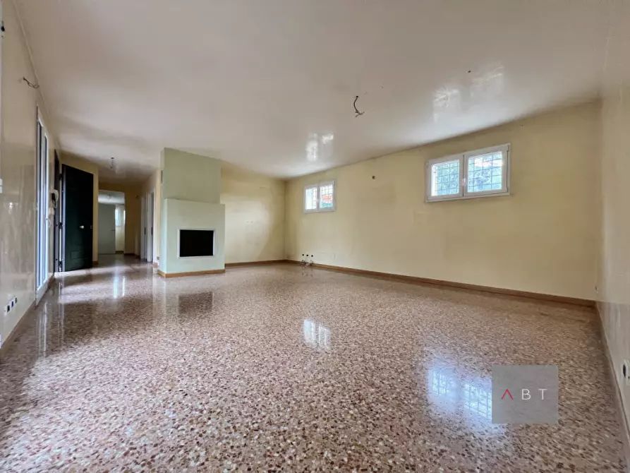 Immagine 3 di Casa trifamiliare in vendita  a Padova