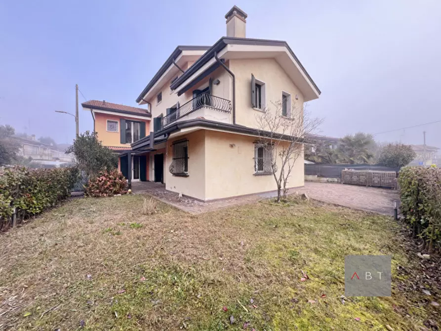 Immagine 24 di Casa trifamiliare in vendita  a Padova