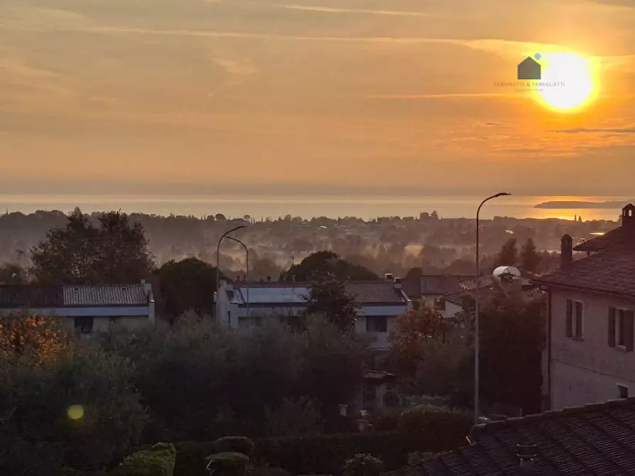 Immagine 1 di Villa in vendita  in via jacopo roveglio a Soiano Del Lago