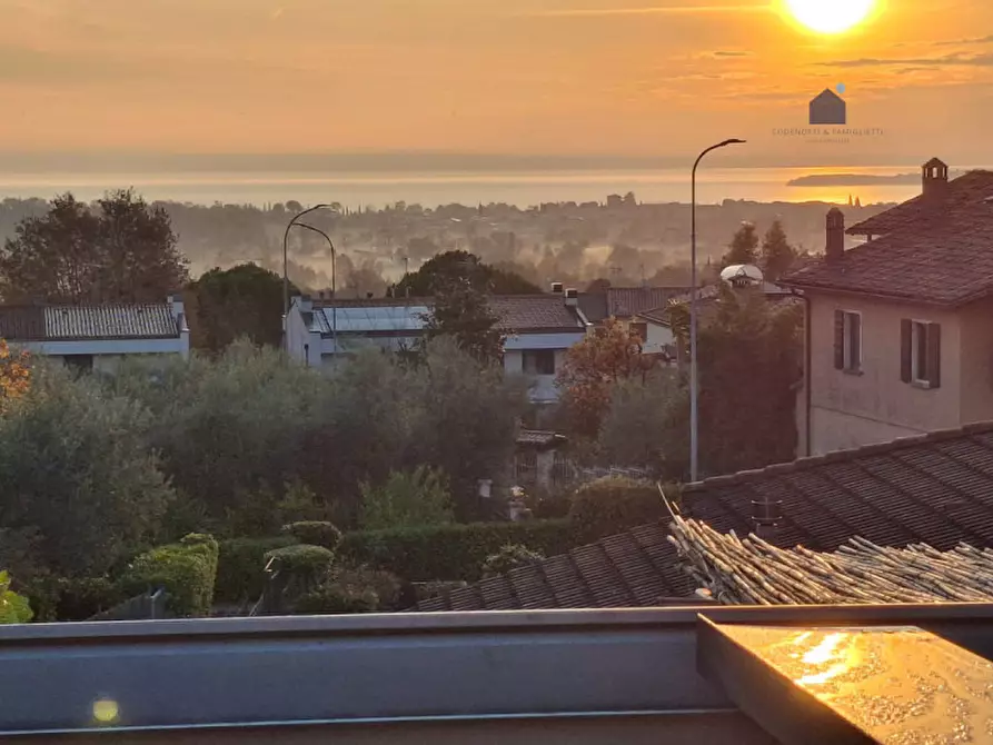 Immagine 5 di Villa in vendita  in via jacopo roveglio a Soiano Del Lago