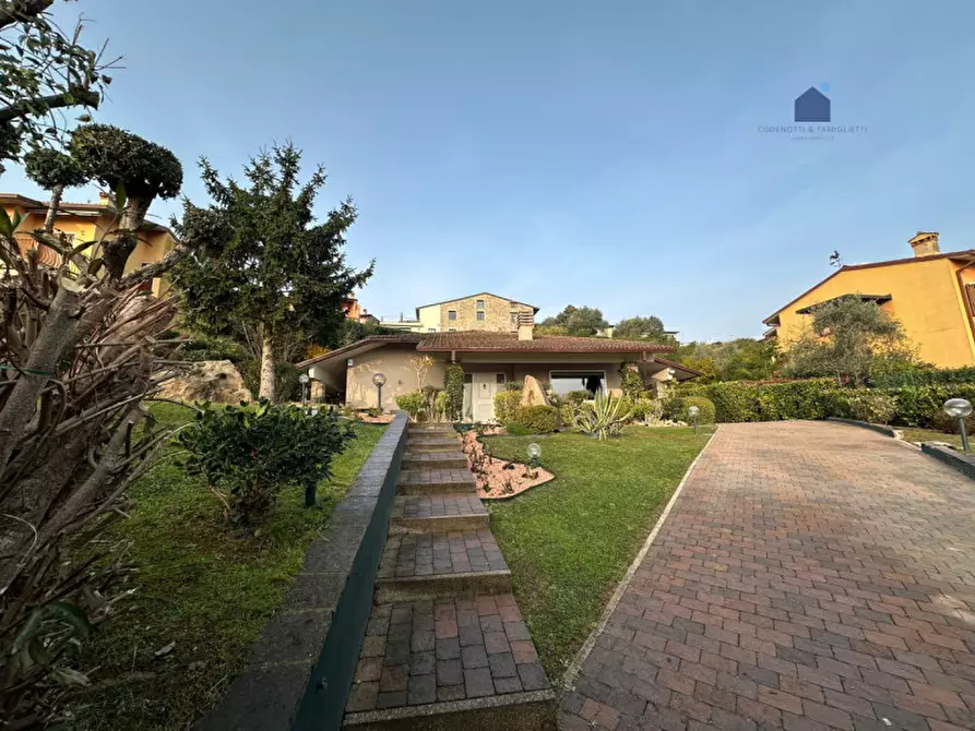 Immagine 21 di Villa in vendita  in via jacopo roveglio a Soiano Del Lago