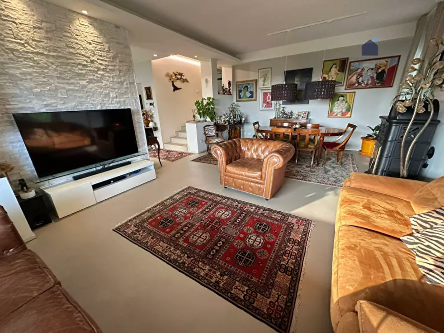 Immagine 25 di Villa in vendita  in via jacopo roveglio a Soiano Del Lago