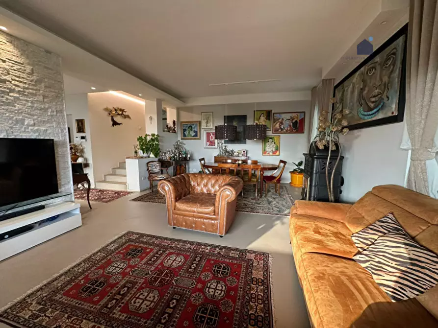 Immagine 27 di Villa in vendita  in via jacopo roveglio a Soiano Del Lago