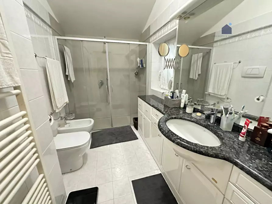 Immagine 38 di Villa in vendita  in via jacopo roveglio a Soiano Del Lago