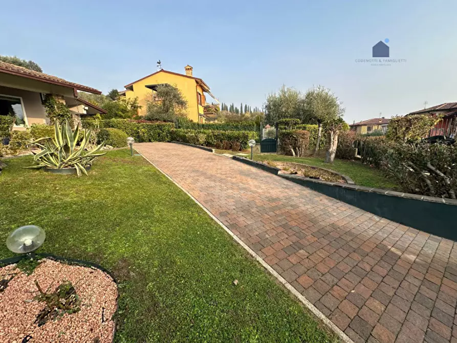 Immagine 49 di Villa in vendita  in via jacopo roveglio a Soiano Del Lago