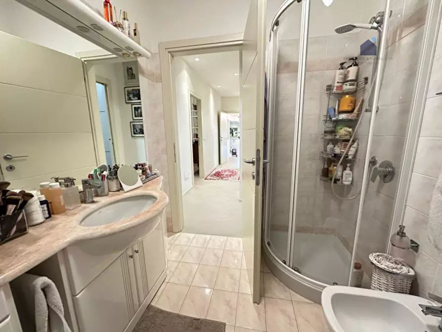 Immagine 51 di Villa in vendita  in via jacopo roveglio a Soiano Del Lago