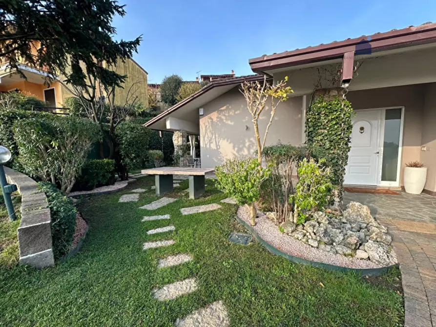 Immagine 57 di Villa in vendita  in via jacopo roveglio a Soiano Del Lago