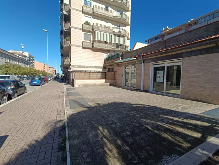 Immagine 2 di Negozio in affitto  in VIA BARLETTA, 135 a Andria