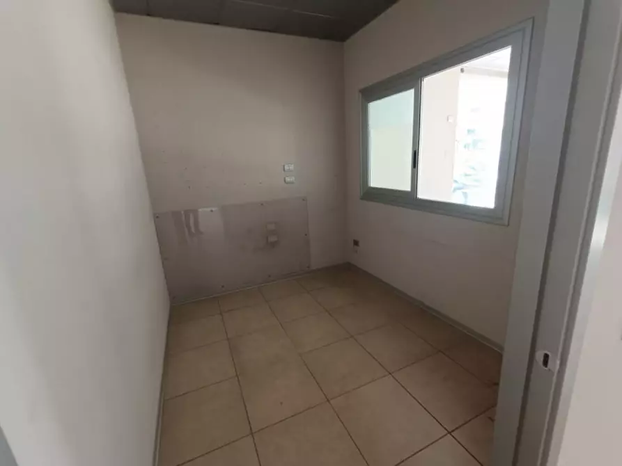 Immagine 5 di Negozio in affitto  in VIA BARLETTA, 135 a Andria