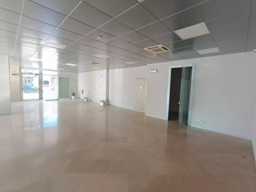 Immagine 7 di Negozio in affitto  in VIA BARLETTA, 135 a Andria