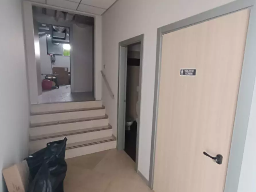 Immagine 11 di Negozio in affitto  in VIA BARLETTA, 135 a Andria