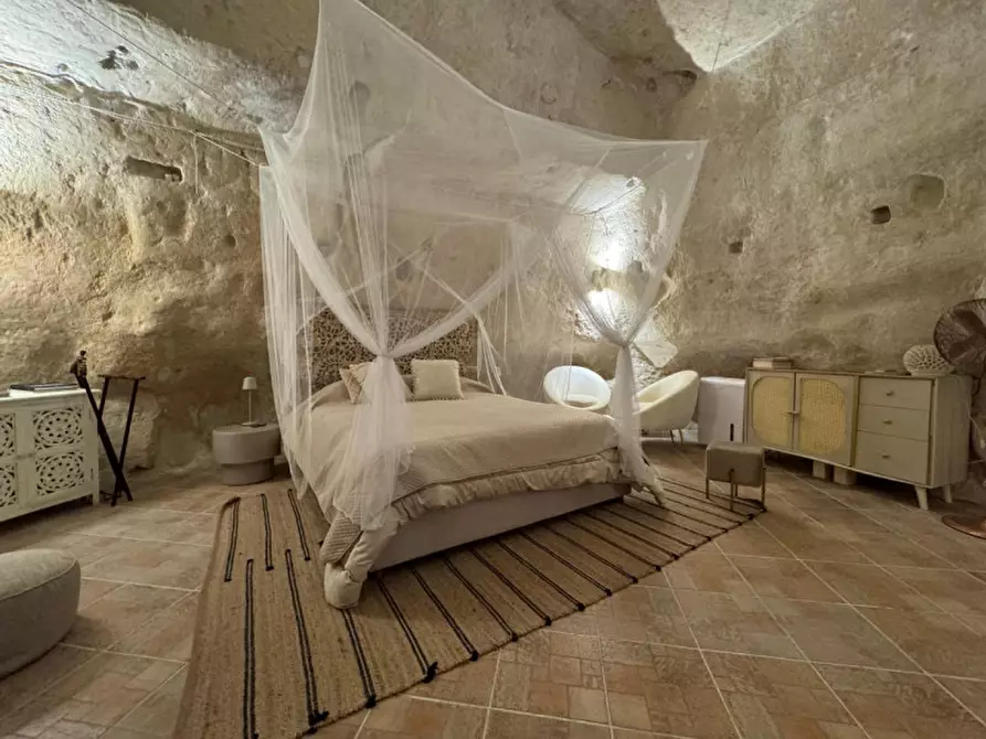 Immagine 2 di Bed & Breakfast in vendita  a Matera