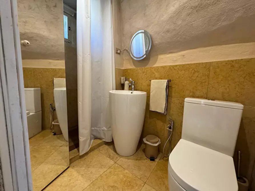 Immagine 8 di Bed & Breakfast in vendita  a Matera