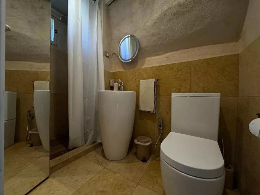 Immagine 9 di Bed & Breakfast in vendita  a Matera