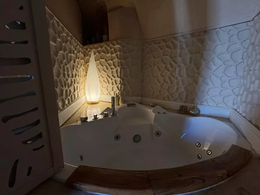 Immagine 22 di Bed & Breakfast in vendita  a Matera