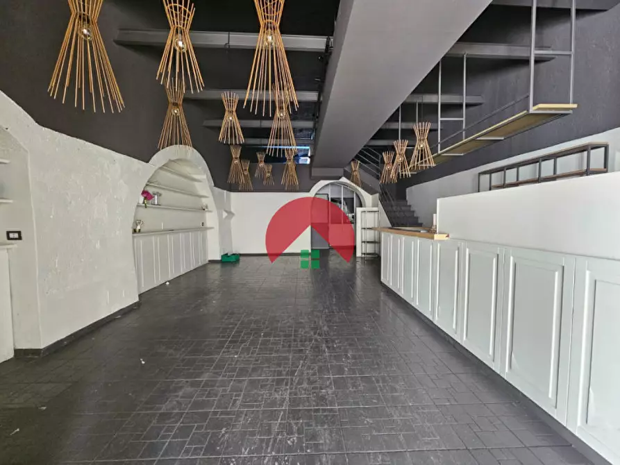 Immagine 1 di Attività commerciale in affitto  a Matera