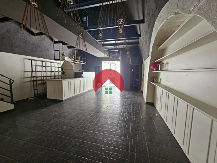 Immagine 2 di Attività commerciale in affitto  a Matera