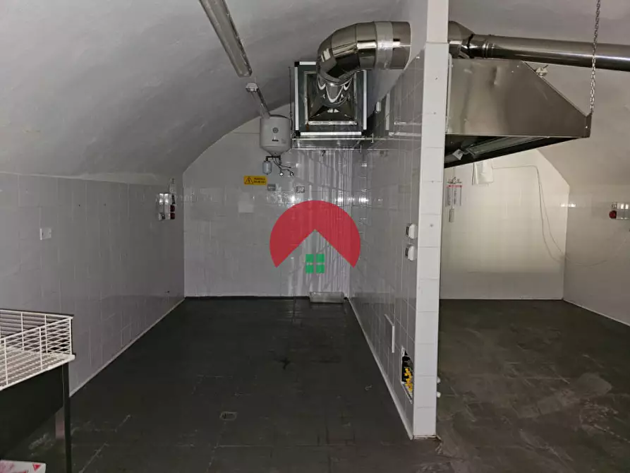 Immagine 7 di Attività commerciale in affitto  a Matera