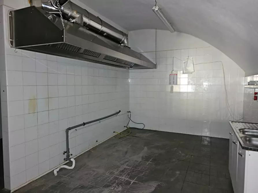 Immagine 7 di Attività commerciale in affitto  a Matera