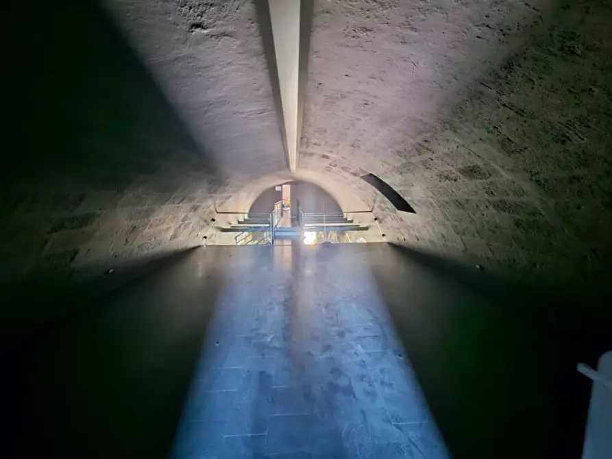 Immagine 9 di Attività commerciale in affitto  a Matera