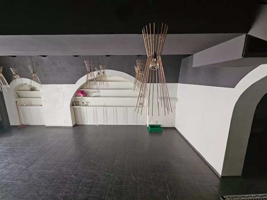 Immagine 12 di Attività commerciale in affitto  a Matera