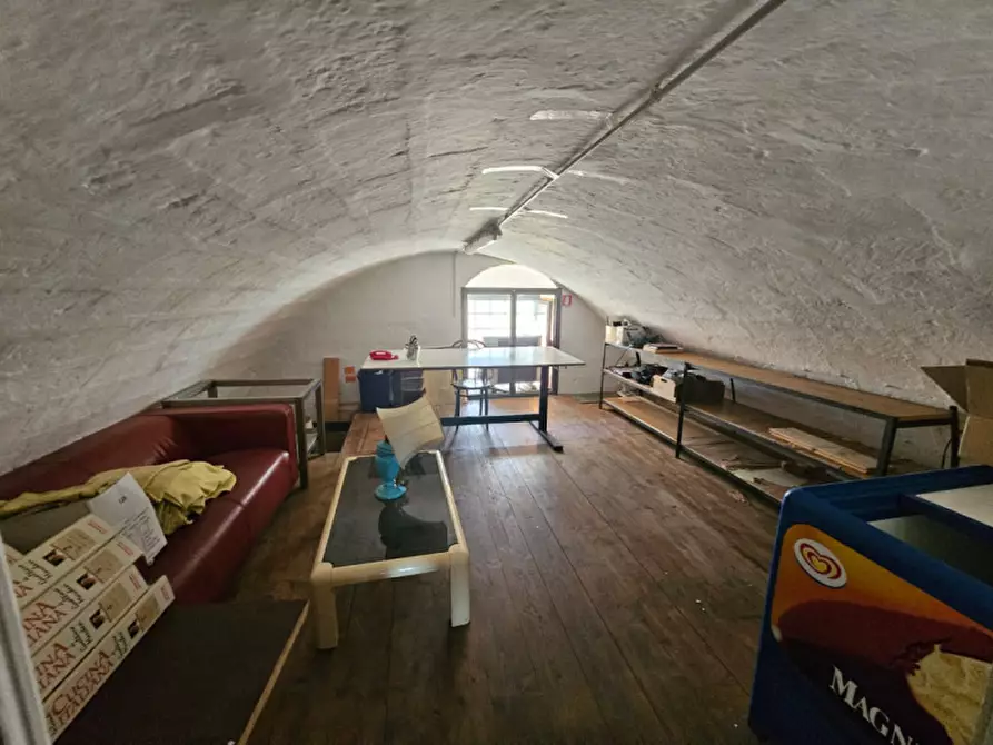 Immagine 14 di Attività commerciale in affitto  a Matera