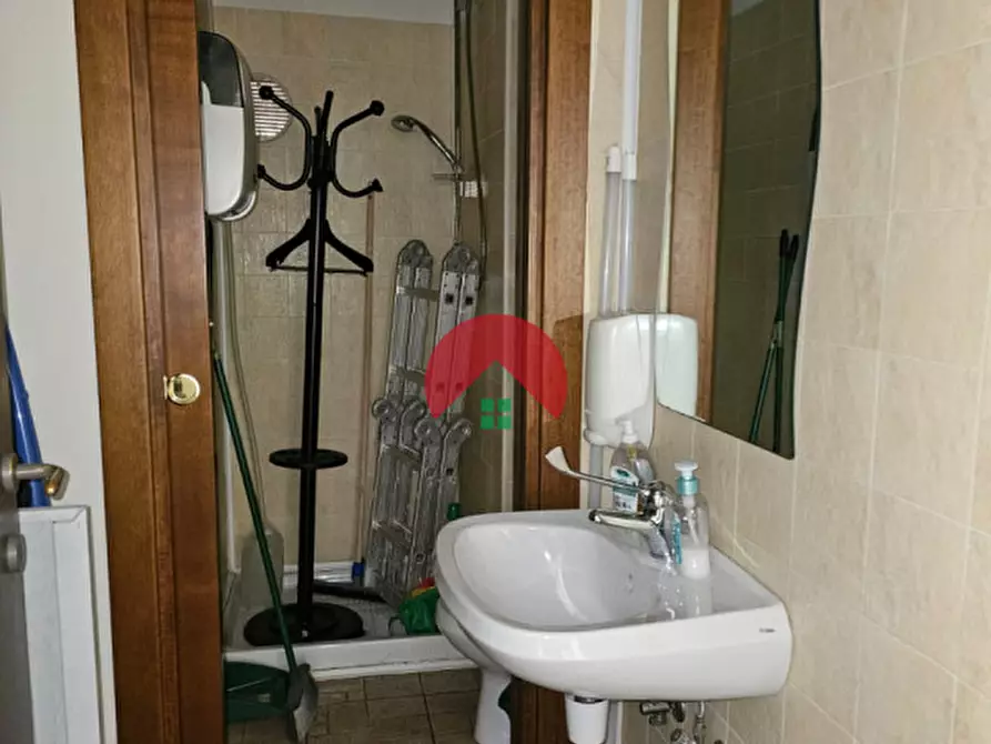 Immagine 16 di Attività commerciale in affitto  a Matera