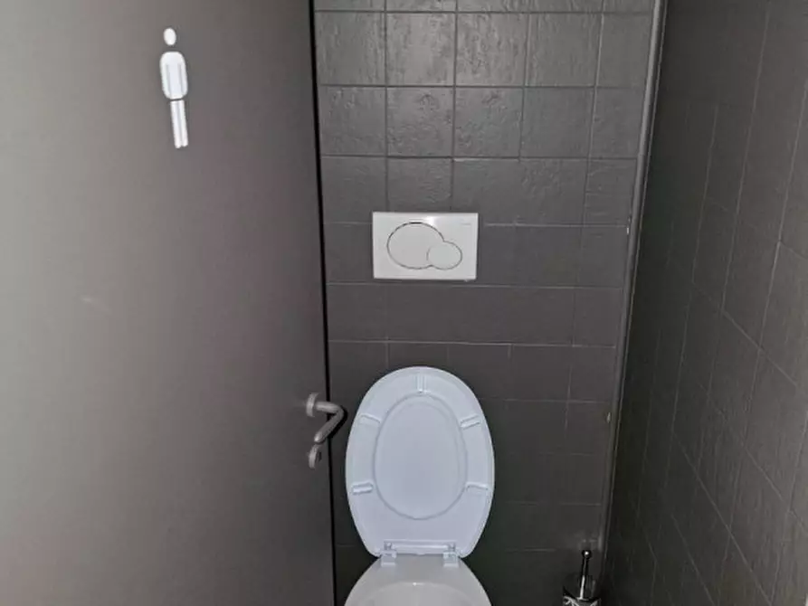 Immagine 17 di Attività commerciale in affitto  a Matera