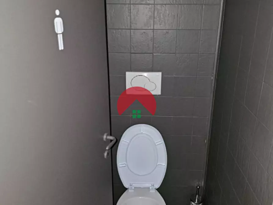 Immagine 18 di Attività commerciale in affitto  a Matera