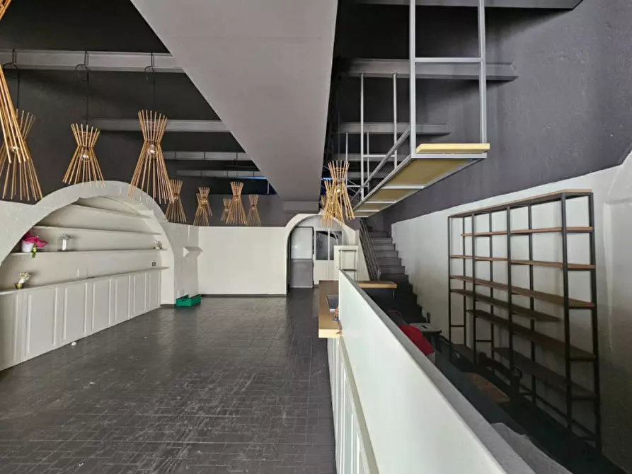 Immagine 19 di Attività commerciale in affitto  a Matera