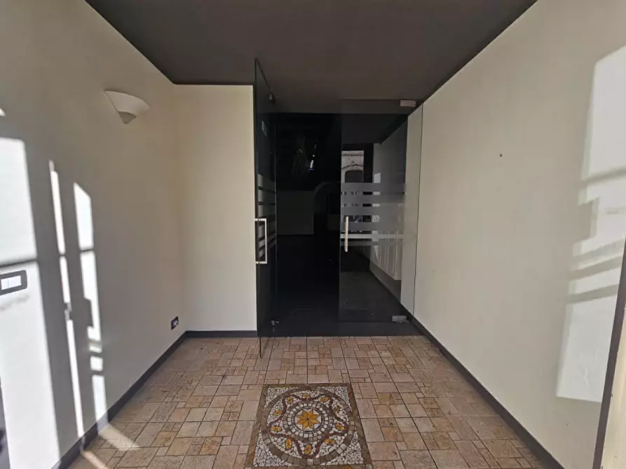 Immagine 20 di Attività commerciale in affitto  a Matera